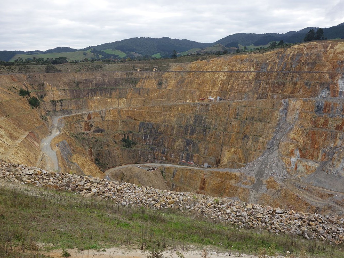 gold mine tour waihi