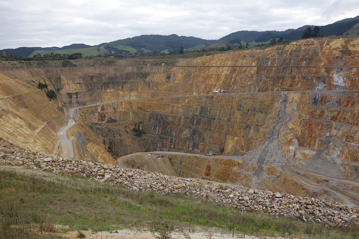 gold mine tour waihi