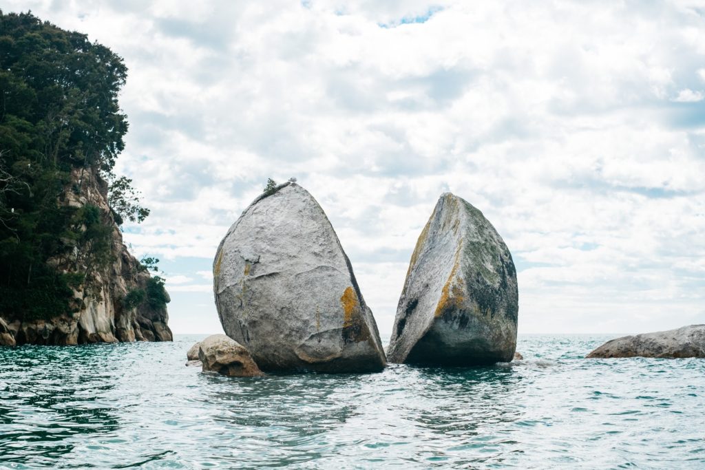 Split Apple Rock off the coast of Kaiteriteri, New Zealand