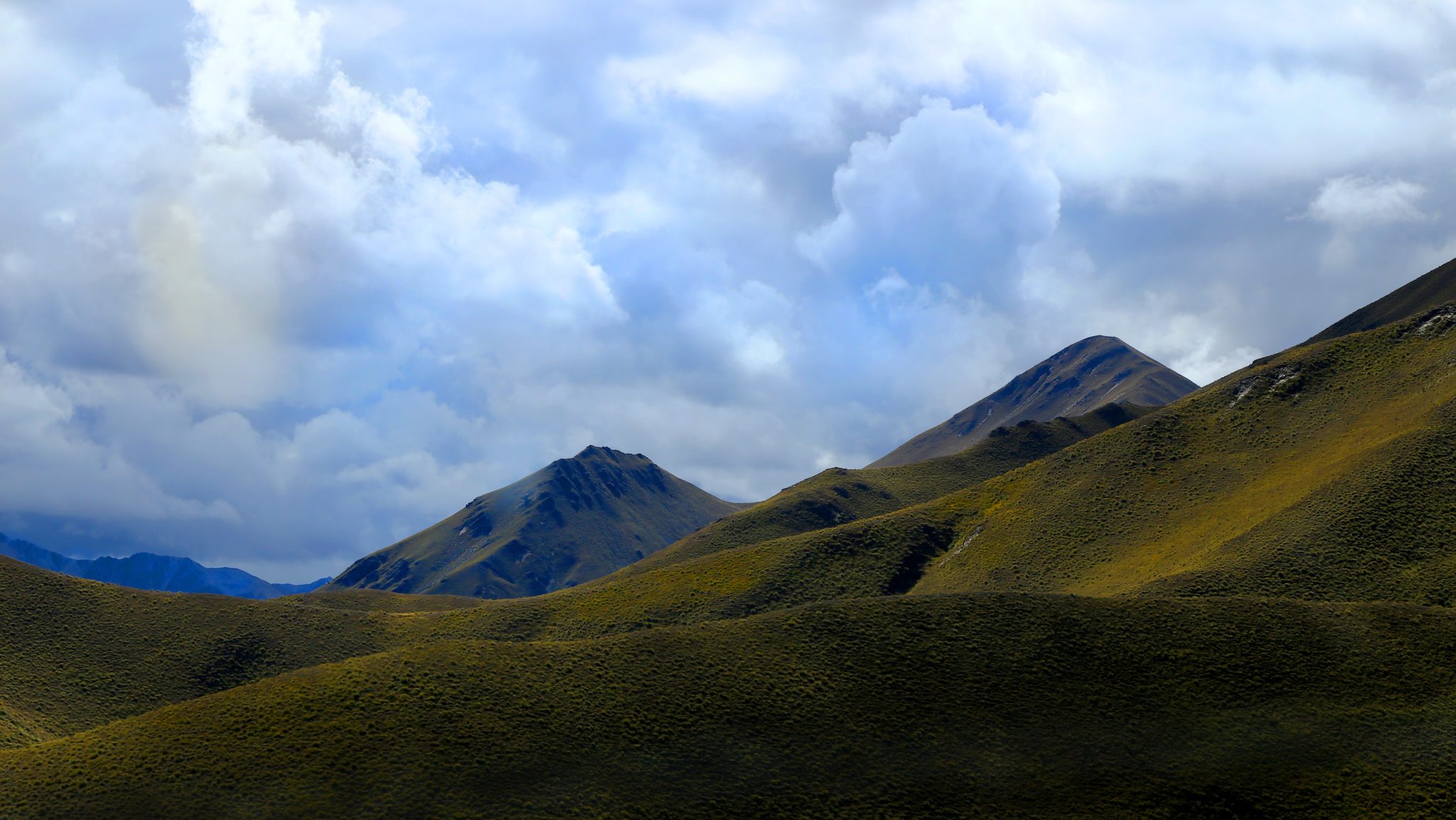 View of the mountains from the Lindis Pass in New Zealand