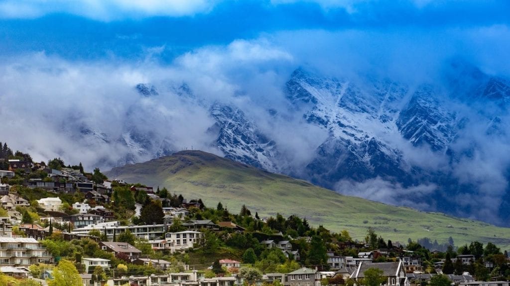 Queenstown New Zealand Mountains - Silver Fern Holidays