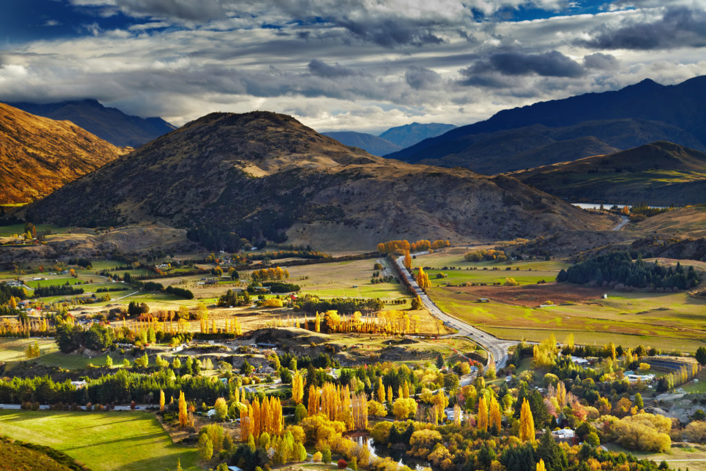 Autumn mountain landscape near Queenstown - Silverfern Holidays