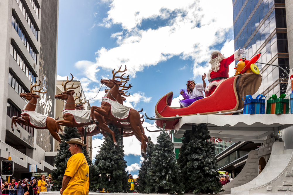 The Auckland Santa Parade - Silver Fern Holidays